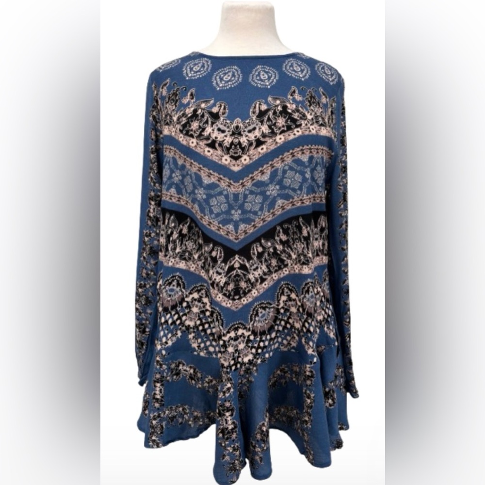 Size M Free People Blue and Black Patterned Top